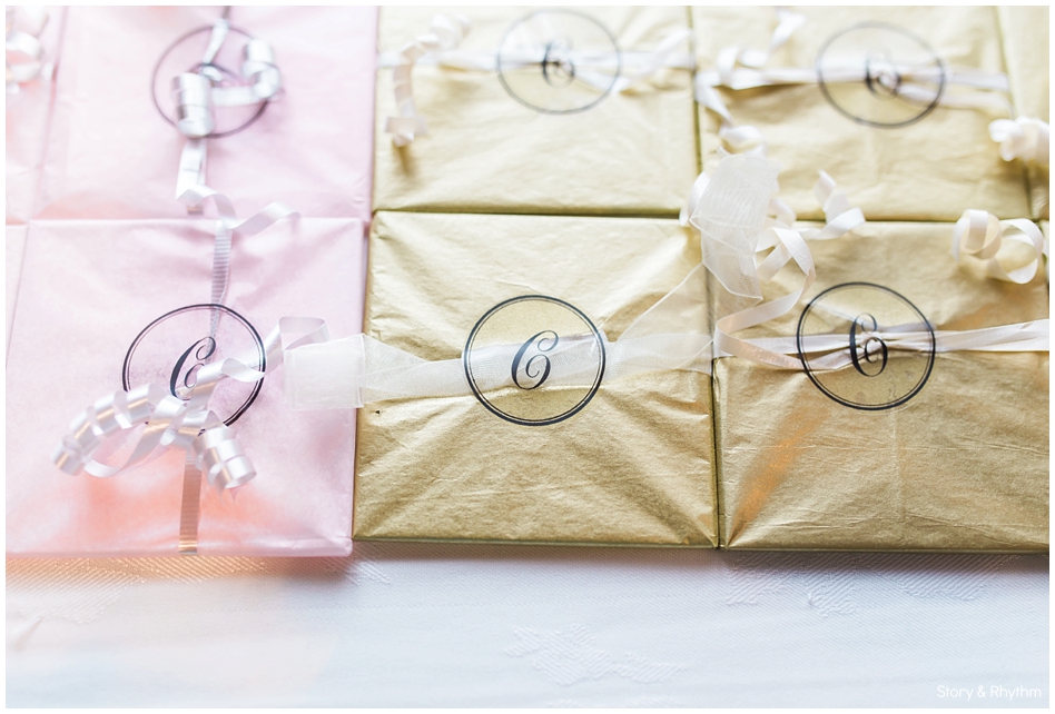 Gold and pink favors for the wedding guest