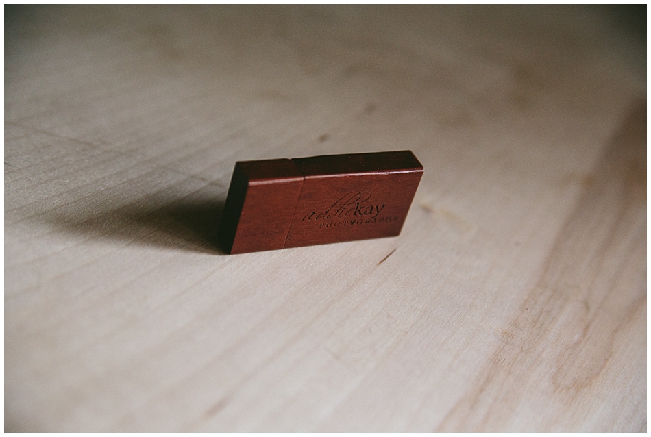 wedding photographer that offers usb drives