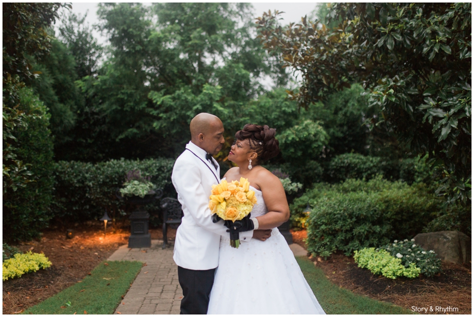 Bride and groom photos inside the gardens at the Hall at Landmark