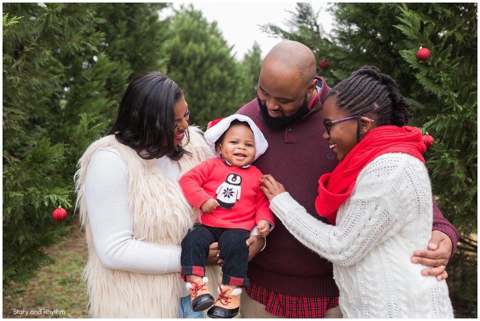 Outdoor Christmas photos in Raleigh North Carolina